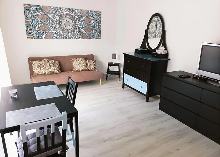 Kleine Ferienwohnung Mit Terrasse Am Waldrand